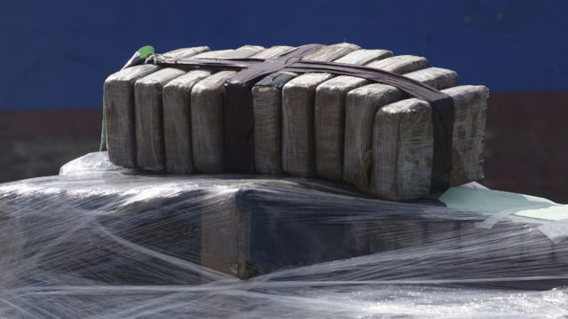 351424_coast_guard_cocaine_48731 7b58129d76654928adaf29985f475c8b 640x420.jpg