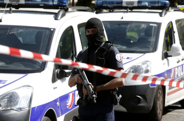 351550_france_police_operation_06057 a6ed3fecbe534575b57d04d5c30b6656 640x420.jpg
