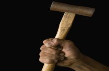 351928_kladivo 1 640x420.jpg