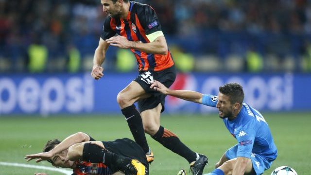 352122_dario srna dentinho dries mertens 640x420.jpg