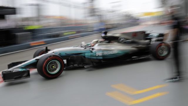 352290_lewis hamilton 640x420.jpg