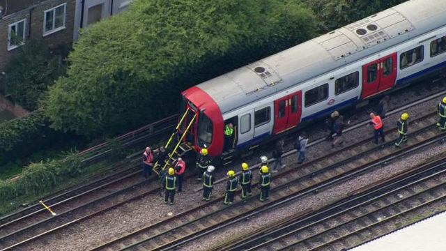 352339_britain_subway_incident_54470 b356f34812914f23ba7ffe81313700f1 640x420.jpg