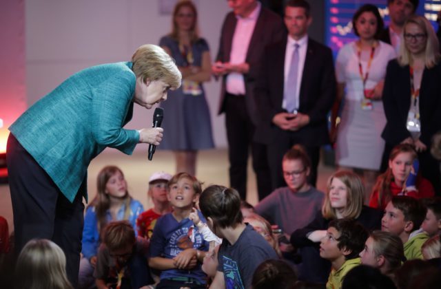 352472_angela merkelova 1 640x420.jpg