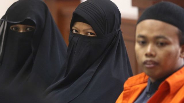 352712_indonesia_female_militant_06401 8050e452456c4d4f8fa2b8661f4c4973 640x420.jpg