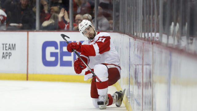 352734_bruins_red_wings_hockey_58685 201fe2afc3bf45a08d1519c7f82c9c02 1 640x420.jpg