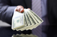 352946_dolar_ilustraa na foto 1 640x420.jpg