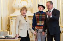 353304_andrej kiska angela merkelova 640x420.jpg