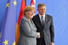 353352_angela merkelova robert fico 640x420.jpg