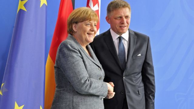 353352_angela merkelova robert fico 640x420.jpg