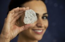 353454_diamant s nazvom lesedi la rona ma 1111 karatov a pochadza z botswany. 640x420.jpg