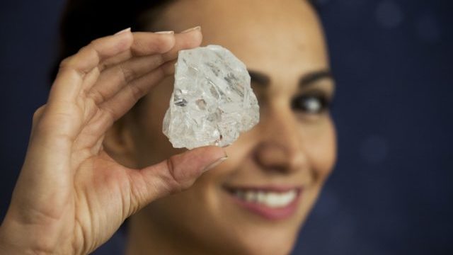 353454_diamant s nazvom lesedi la rona ma 1111 karatov a pochadza z botswany. 640x420.jpg