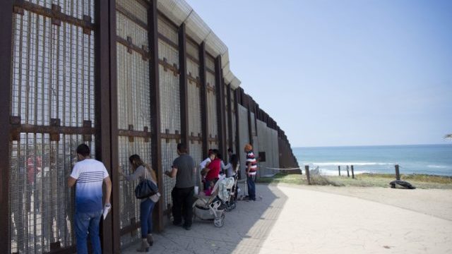 353528_border_wall_21805 b36b7a4e41b841e1a3b0a92bf88404cc 640x420.jpg