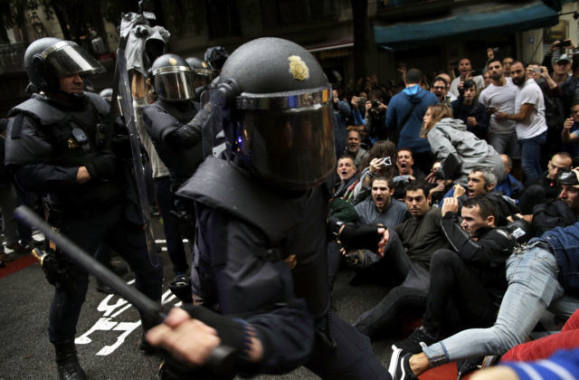 353985_referendum barcelona 640x420.jpg
