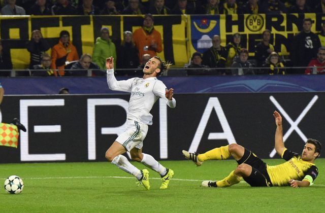 354231_gareth bale sokratis 640x420.jpg