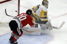 354498_brandon saad antti niemi 640x420.jpg