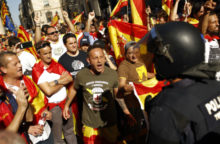 354748_demostranti 640x420.jpg