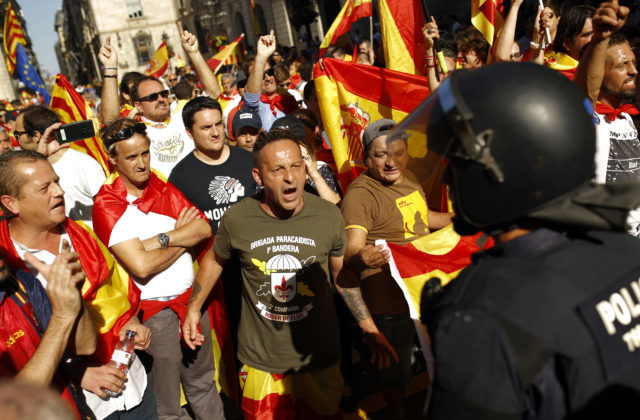 354748_demostranti 640x420.jpg