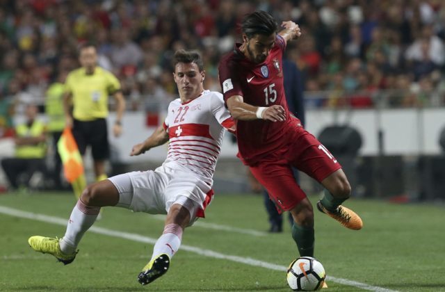 354983_fabian schar andre gomes 640x420.jpg