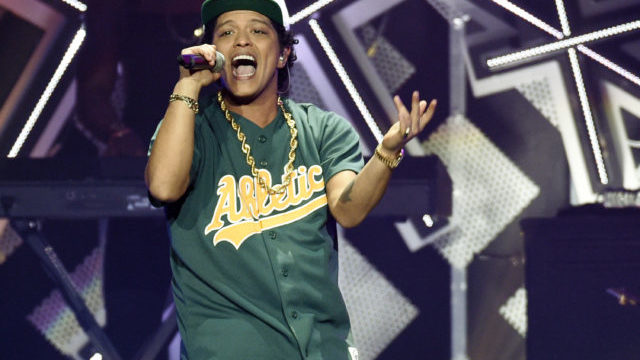 355201_music_bruno_mars_01915 412f9bf40a5e4927b33b8c2c2d150f5f 640x420.jpg