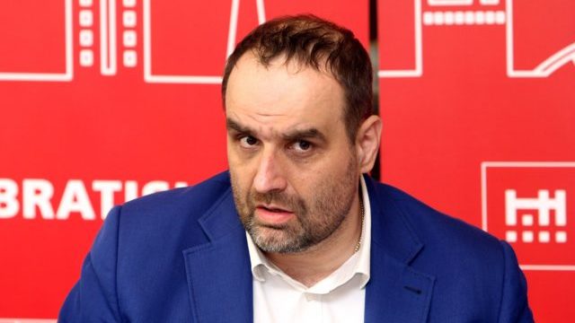 355310_predseda bratislavskeho samospravneho kraja bsk pavol freso 640x420.jpg