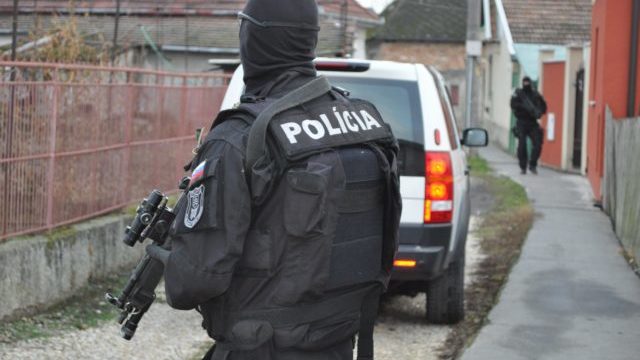 355517_policia kuklaci 640x420.jpg