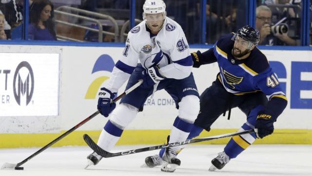 356303_blues_lightning_hockey_12518 d246d326c4434e08bda707b6f2ebd1df 640x420.jpg