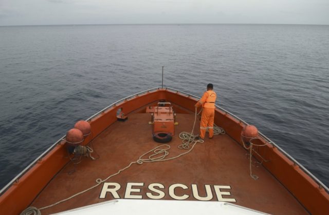 356399_indonesia_boat_in_distress afa75d9769e7454f908fc4e459107860 640x420.jpg