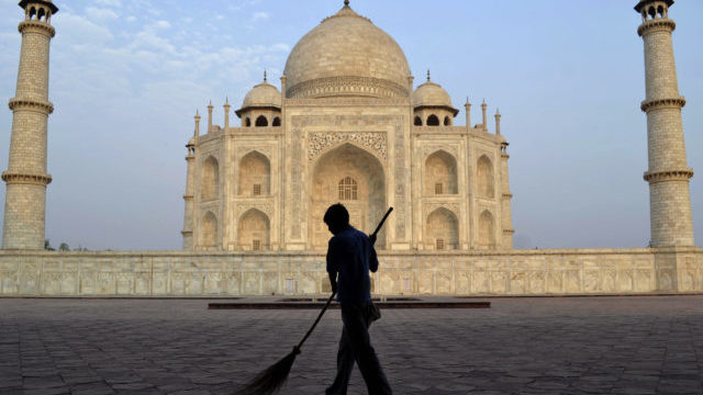 356595_tadz mahal 640x420.jpg