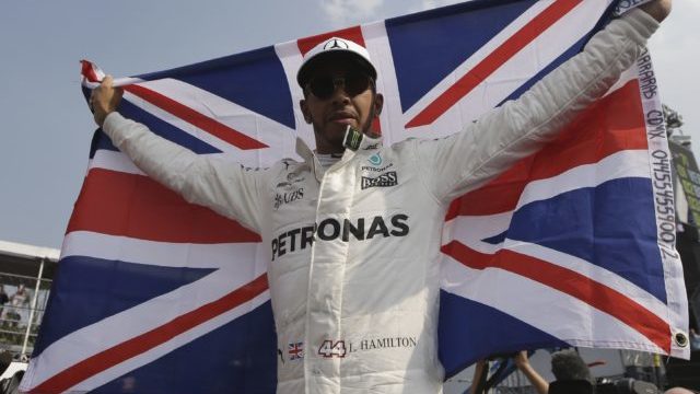 356875_lewis hamilton 7 640x420.jpg