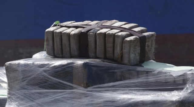 357915_coast_guard_cocaine_48731 7b58129d76654928adaf29985f475c8b 676x375.jpg
