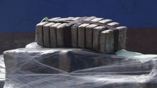 357915_coast_guard_cocaine_48731 7b58129d76654928adaf29985f475c8b 676x375.jpg