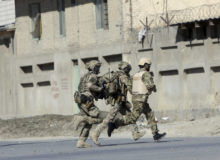 357929_militanti 676x491.jpg