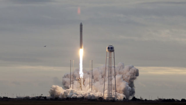 358304_space_station_45442 9bd10c489ce644a6b8ffb9fa8291f6c6 676x391.jpg