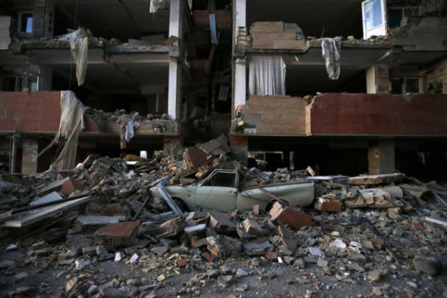 358341_iran_iraq_earthquake_00121 aa74b95e7fdc4712aa0ab175df5a1466 676x451.jpg