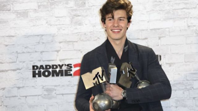 358359_shawn mendes 676x451.jpg