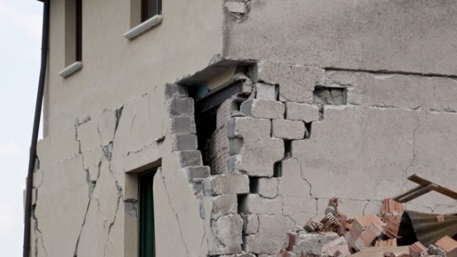 358381_earthquake 1665885_1920 676x449.jpg