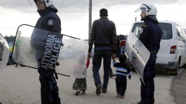 358441_greece_migrants cc685651198a45f58925df37f8fab4e7 676x451.jpg