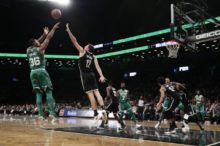 358585_joe harris 12 marcus smart 676x450.jpg