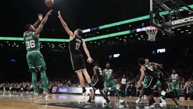 358585_joe harris 12 marcus smart 676x450.jpg