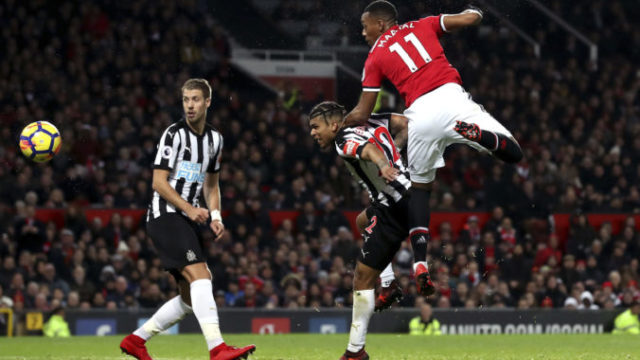 358961_britain_soccer_premier_league_48587 ab3030e7273e4f7796efddb1027be6ec 676x449.jpg
