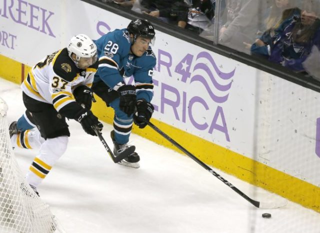 358987_patrice bergeron timo meier 676x492.jpg