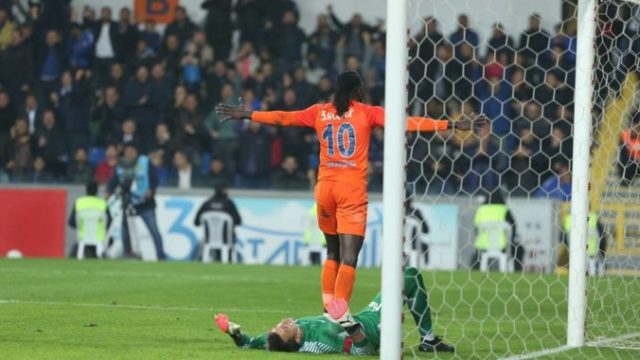 359114_adebayor 676x451.jpg