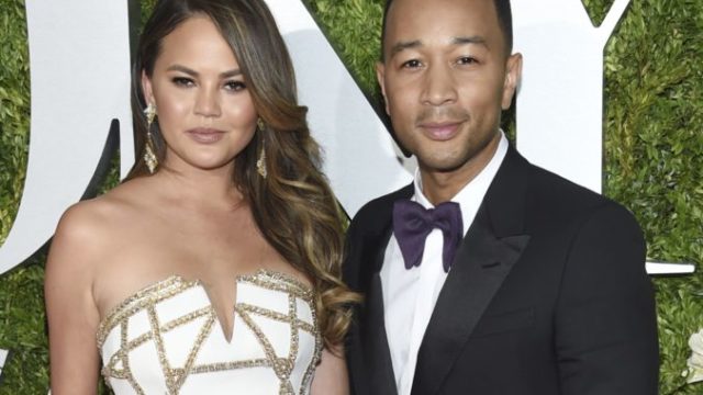 359372_chrissy teigen john legend 676x487.jpg