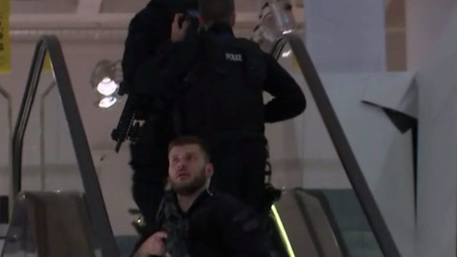 359641_britain_london_incident_86744 c6d87c4bb3994b4cac76c5dae882be4e 676x486.jpg