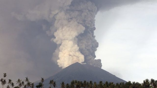 359856_mount agung 676x451.jpg