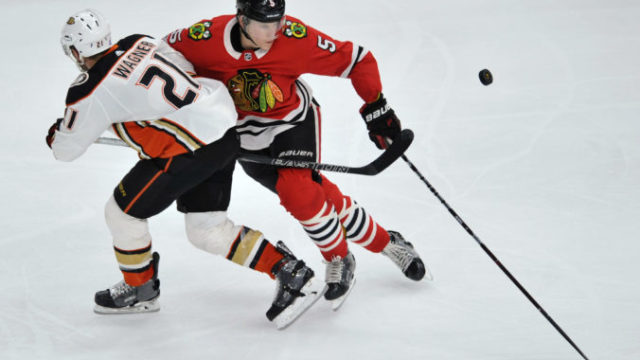 359930_ducks_blackhawks_hockey_02290 7269069336aa427b859e05dbae4fa16e 676x454.jpg