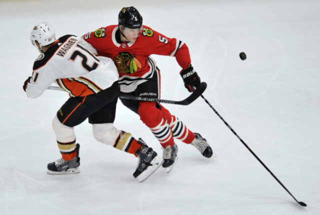 359930_ducks_blackhawks_hockey_02290 7269069336aa427b859e05dbae4fa16e 676x454.jpg