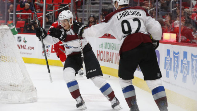 359932_avalanche_red_wings_hockey_74404 cd688fd315d548ceb2d968e6b5f68161 676x496.jpg