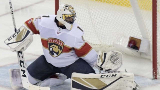 359949_roberto luongo 676x496.jpg