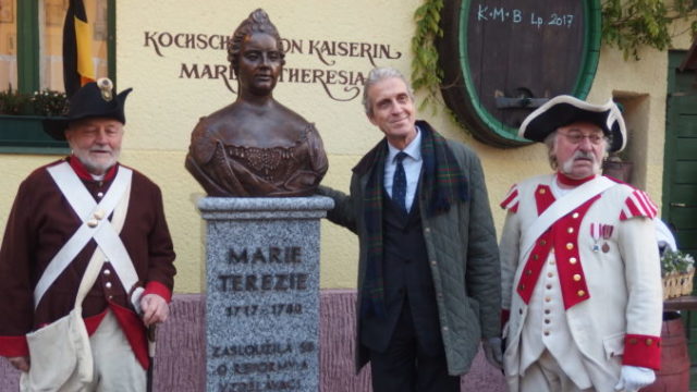 359990_pomnik marie terezie v klokocnej 676x451.jpg
